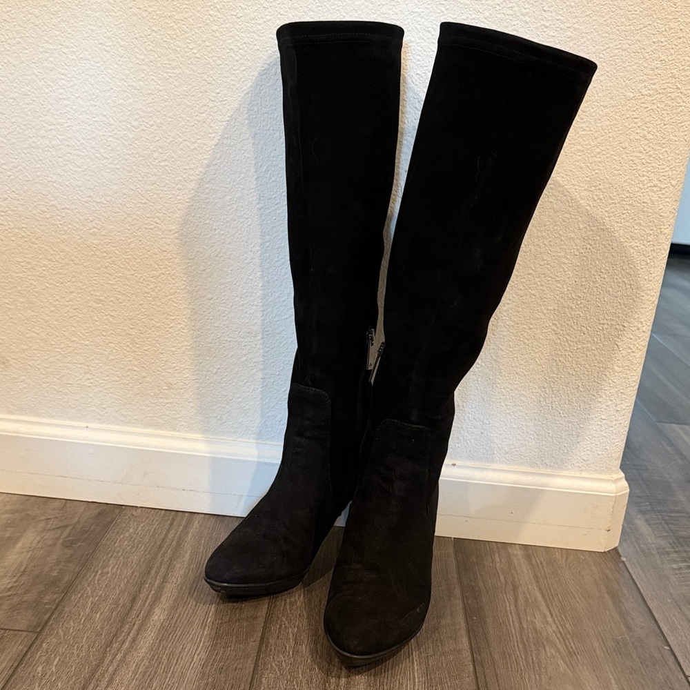 Aquatalia Black Heeled Boots Sleek and Versatile